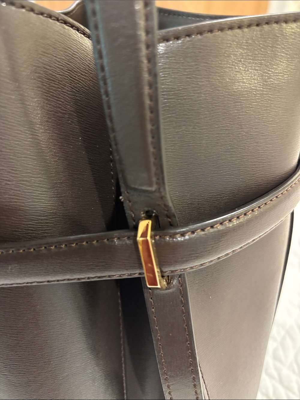 Toteme Belted leather bucket bag - Picture 13 of 16
